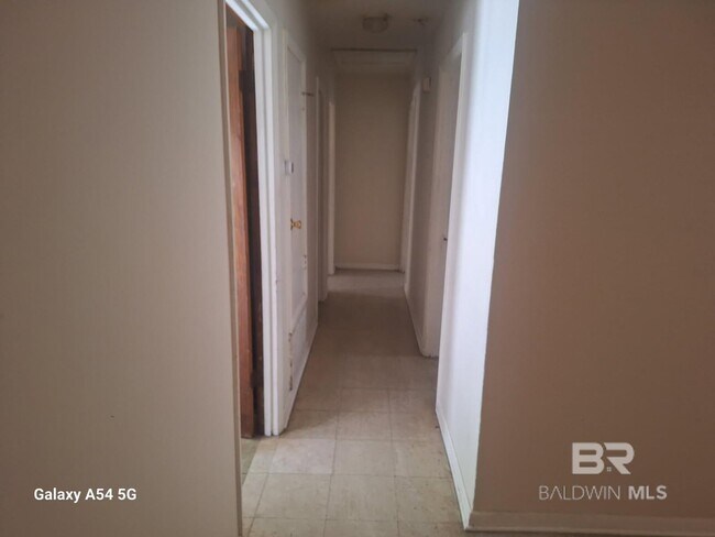 Building Photo - 2211 Wolf Ridge Rd