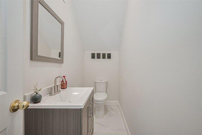 Building Photo - 1413 Whispering Pines Dr