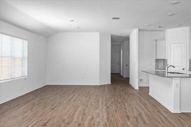 Building Photo - 404 Escondido Cir