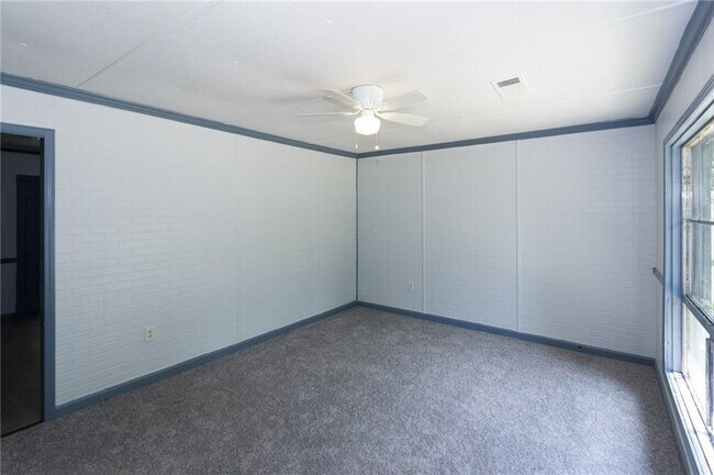 Building Photo - 504 Ash Ln