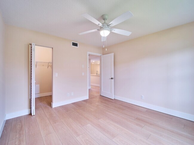 Building Photo - 1101 Pinecrest Cir