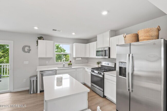 Building Photo - 205 Cyprus Ct