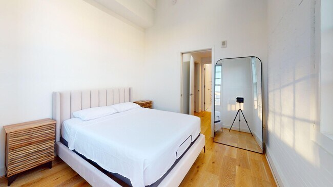 Building Photo - Stunning Fully Furnished Capitol Hill One Bedroom W/Parking Included!