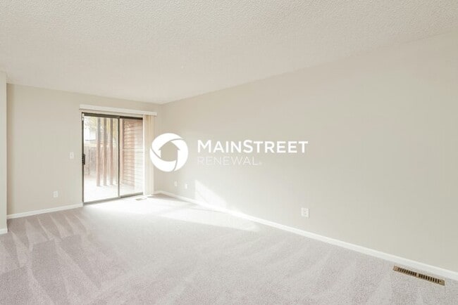 Building Photo - 4 Bedroom Pet-Friendly Home in Aurora, CO with Main Street Renewal