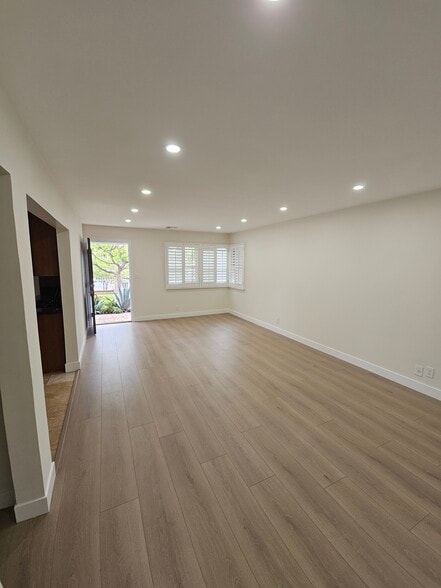 Living room/ Dinning room - 7617 Wentworth St