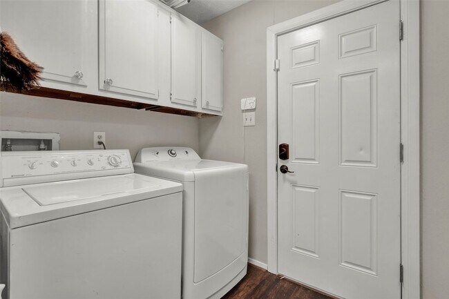 Building Photo - 6208 Brookdale Dr