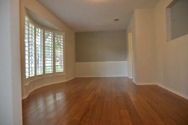 Building Photo - 2401 Westridge Dr