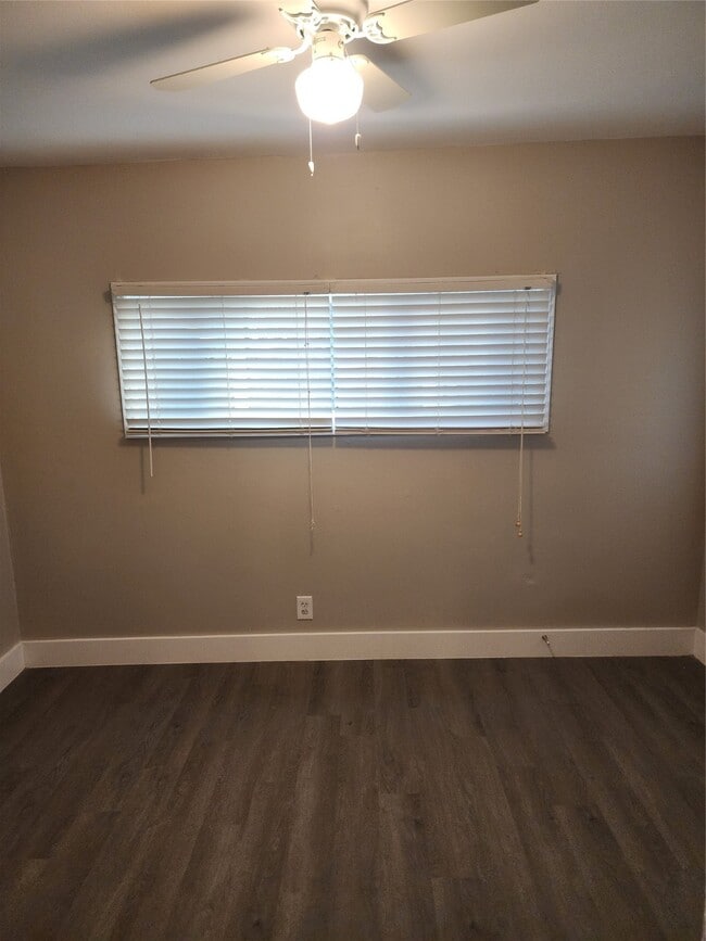 Building Photo - 4526 Kingsbury St