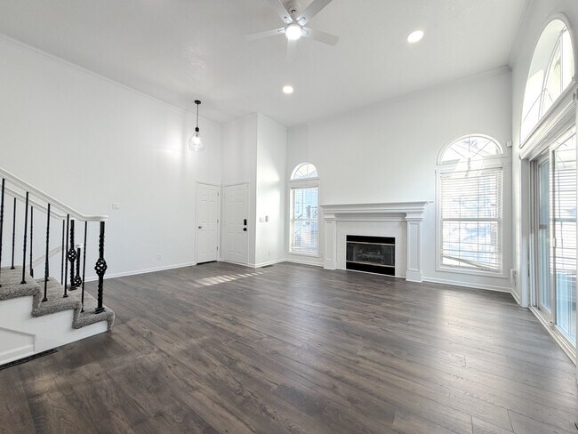 Building Photo - 15613 W 90th St