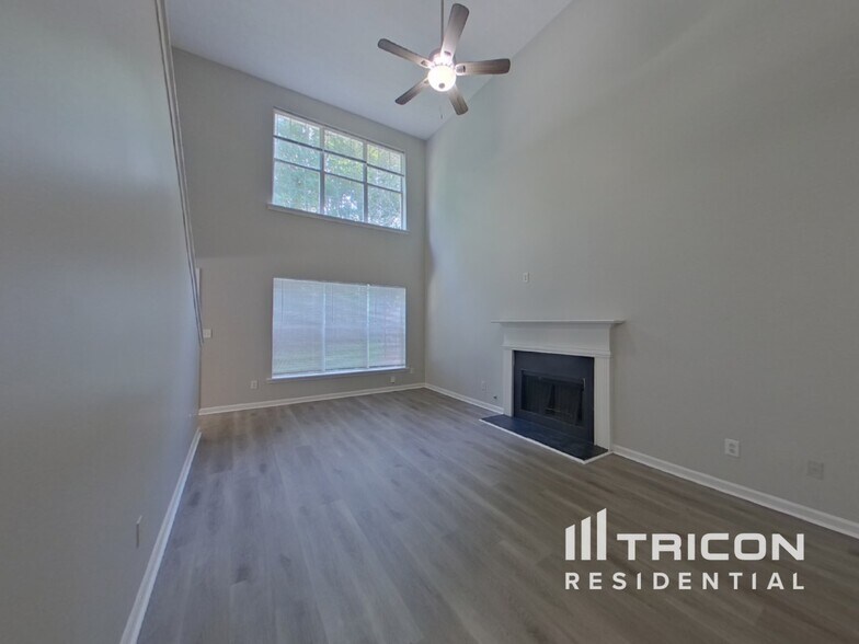 Building Photo - 1437 Gates Cir SE