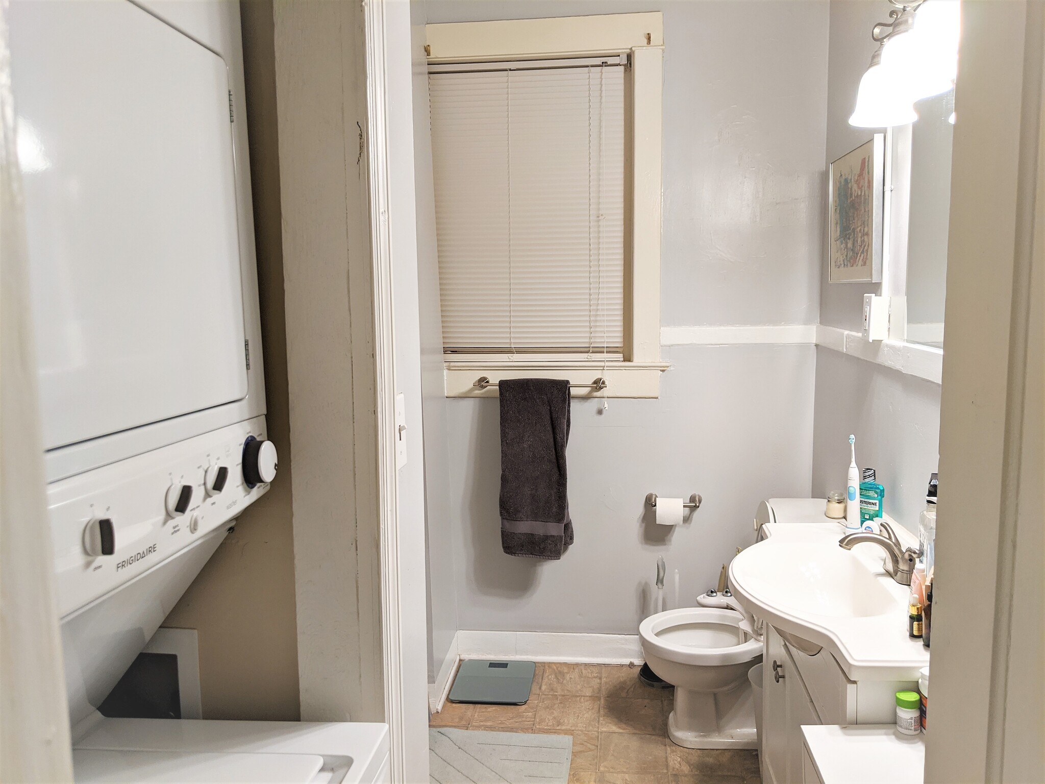 Bathroom - with tub (not shown) - 1135 W 41st St