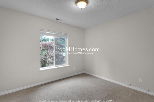Building Photo - Three-Bedroom Loft-Style Home near Progress Ridge in Beaverton!