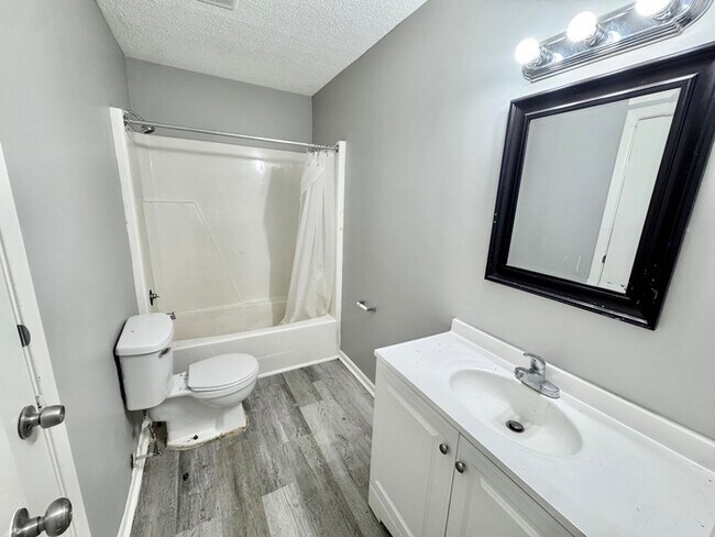 Building Photo - 5168 Corkwood Dr