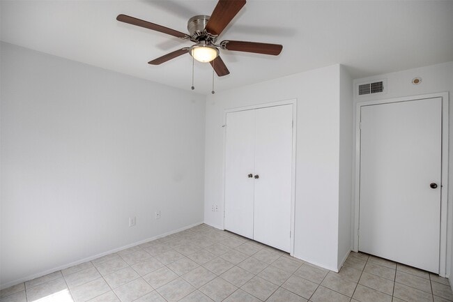 Building Photo - 18511 Egret Bay Blvd
