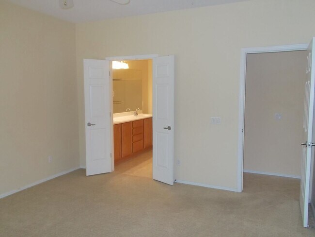 Building Photo - Elegant Single-Story Home in a Gated Commu...