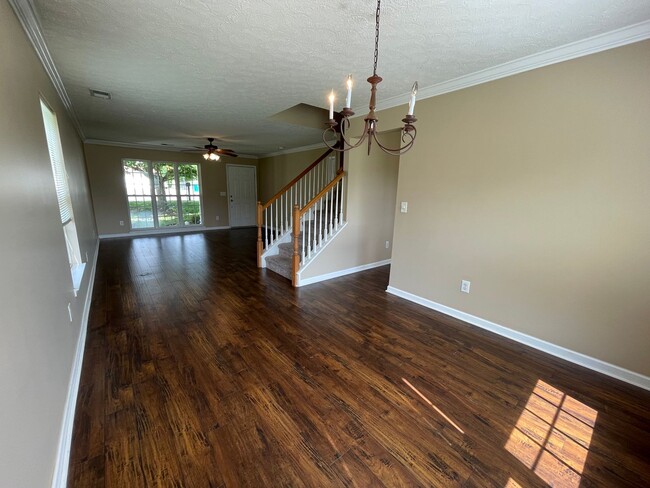 Building Photo - Spring Hill Gem in a Wonderful Location!
