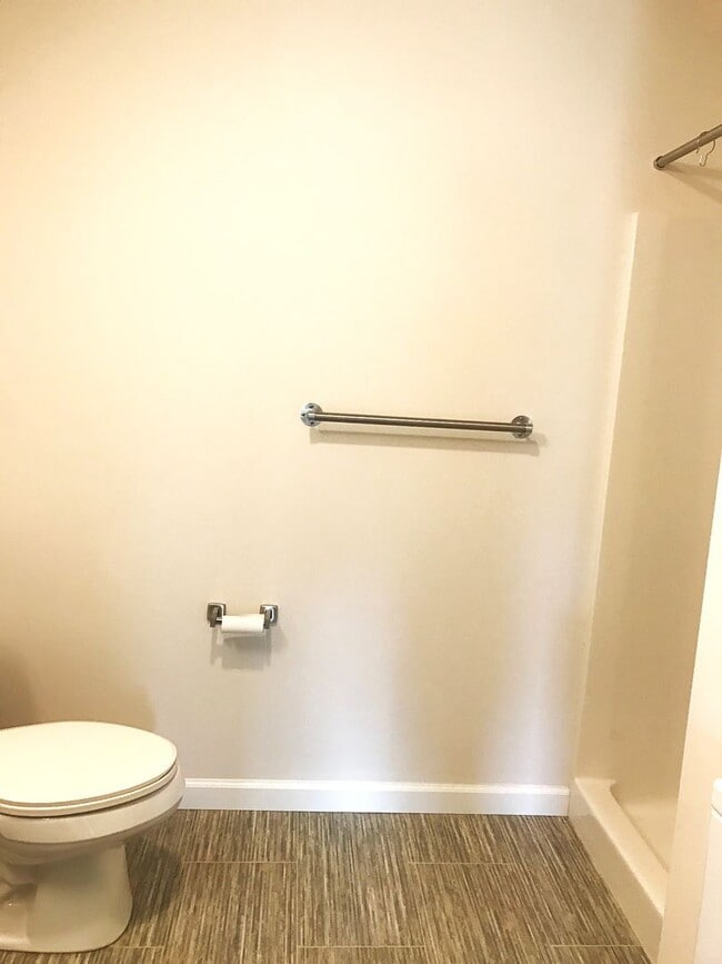 Building Photo - Top Floor Corner 2 Bedroom with Wooded View