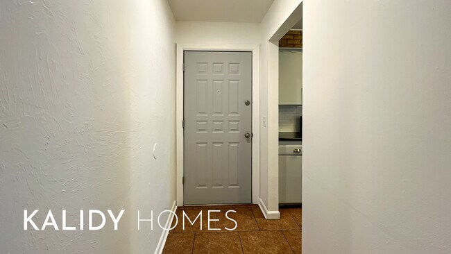 Building Photo - 2825 SW 76th St