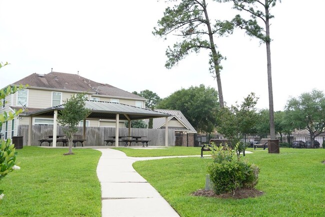 Building Photo - 16019 Summerville Lake Dr