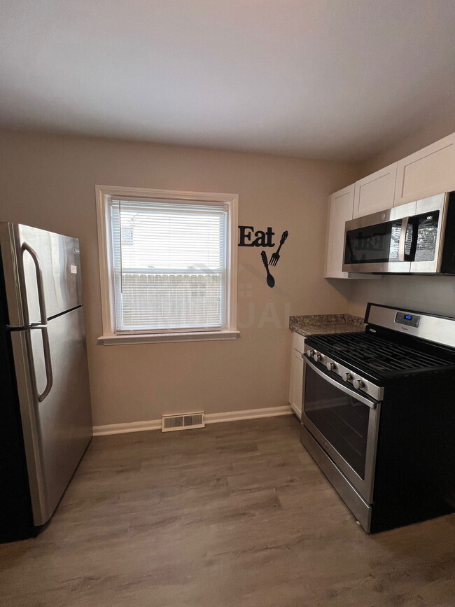 Building Photo - 28273 Schram St