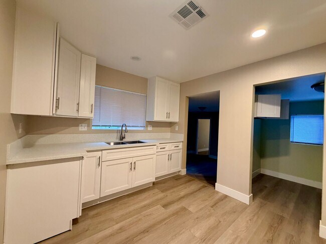 Building Photo - Charming 3-bedroom, 2-bathroom home located in the city of San Bernardino, CA.