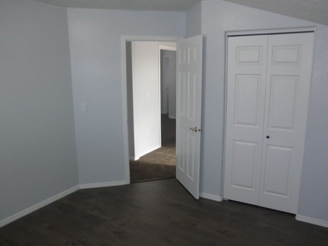 Building Photo - Extra features