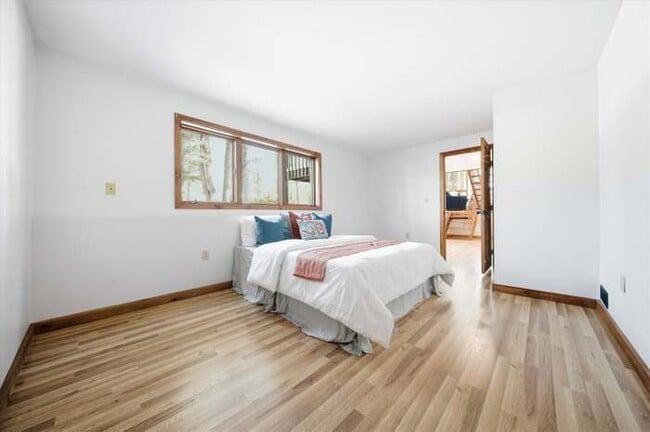 Building Photo - 105 Middle Rd