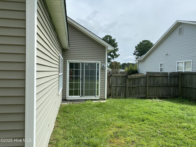 Building Photo - 1004 Foxridge Way