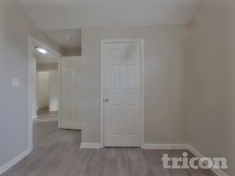Building Photo - 8820 Kismet Dr