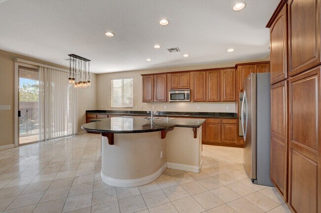 Building Photo - Spacious 5-Bedroom, 2 Story Pool Home in G...