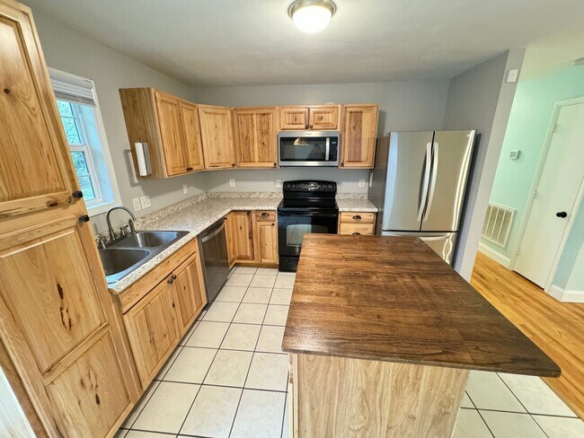 Building Photo - Three Bedroom Ranch Home in Garner