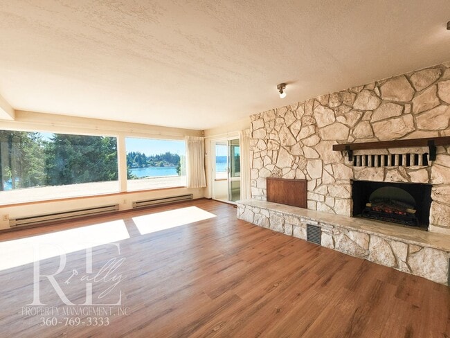 Building Photo - Waterfront Views & Peaceful Living – 2BR w...