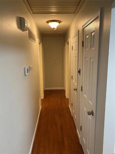 Building Photo - 3510 Carriage Run Dr