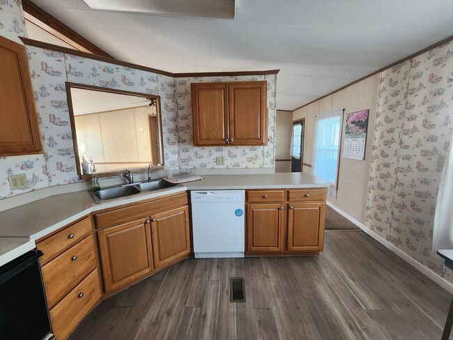 Building Photo - 615 Twin Bridge Rd