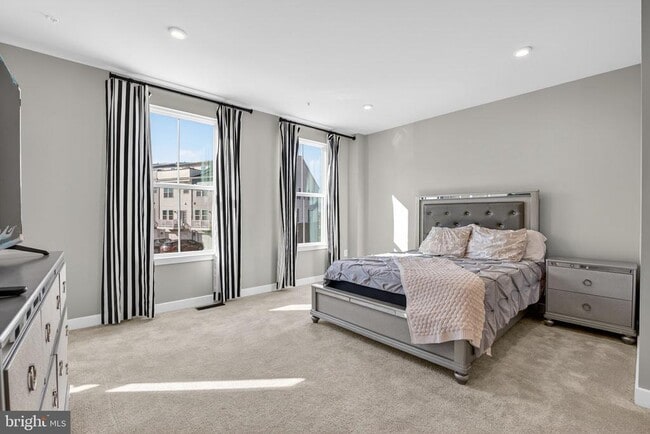 Building Photo - 100 Lawndale Dr