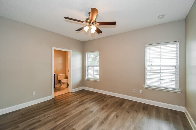 Building Photo - 522 Meldrum Ln