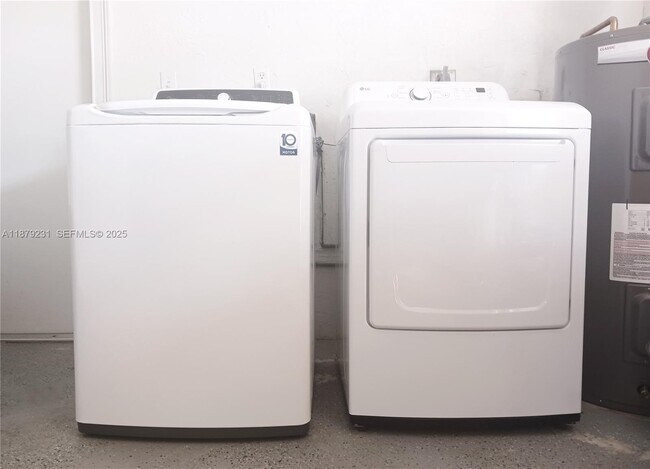 Building Photo - 458 SE Doat St