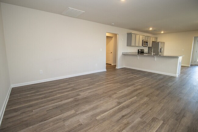 Building Photo - 410 Middlebury Ln