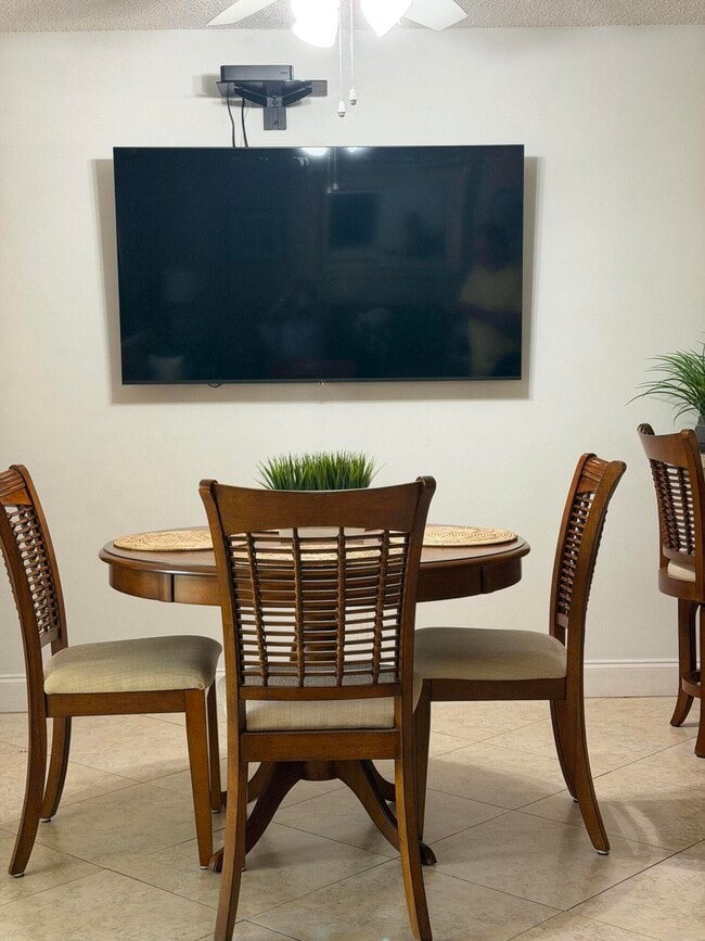 Building Photo - 1605 S US Hwy 1