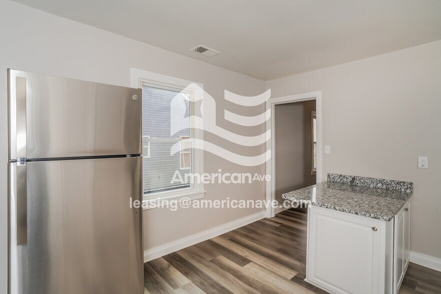 Building Photo - 205 N 39th St