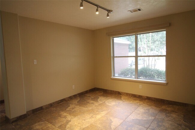 Building Photo - 16405 Sun View Ln