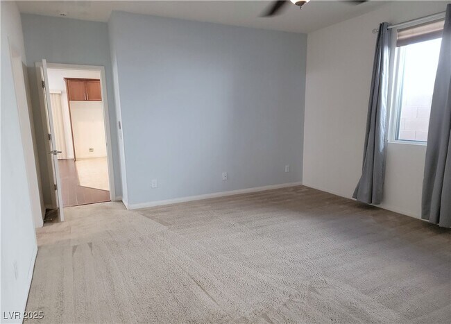 Building Photo - 10465 Saddle Mountain St