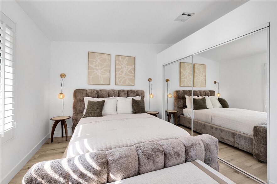 Building Photo - 2701 E Mesquite Ave