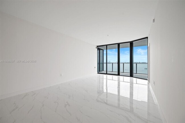 Building Photo - 700 NE 24th St