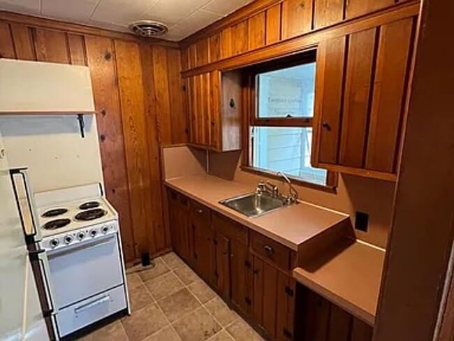 Building Photo - 2 bed 1 bathroom