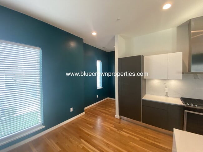 Building Photo - 1245 Gano St