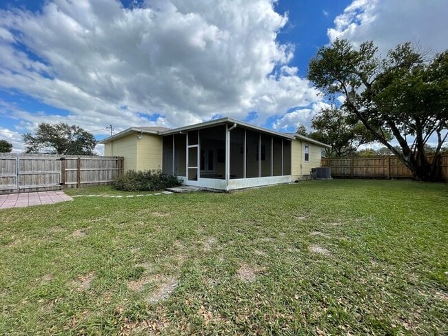Building Photo - 1918 E Main St