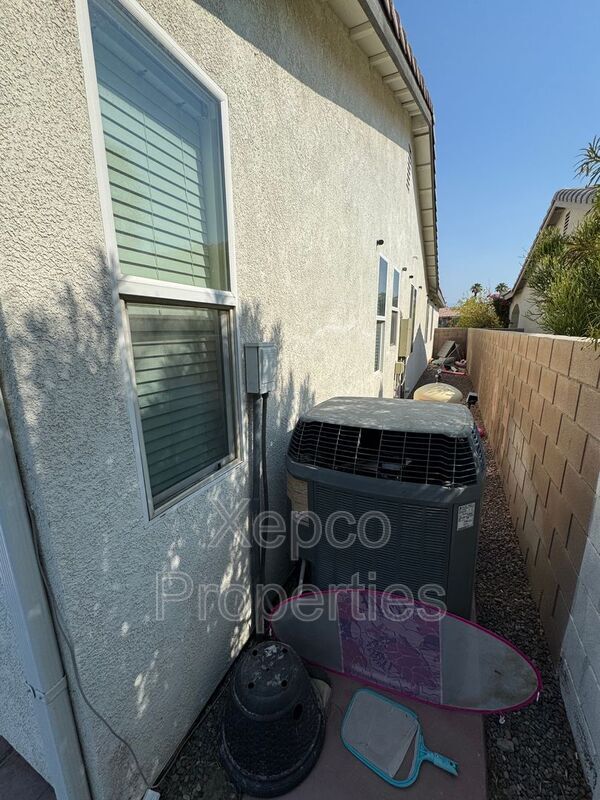 Building Photo - 80746 Diamondback Trail