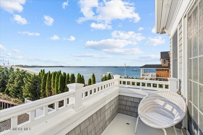 Building Photo - 1200 Bay Ave