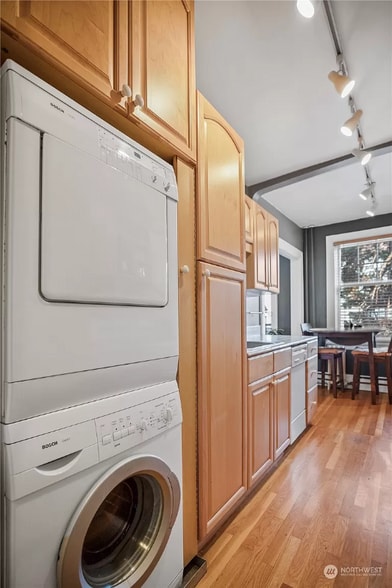 Building Photo - 321 Boylston Ave E